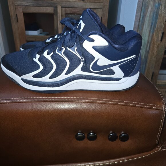 Men Kevin Durant 17 College Navy size 13, Rare....Navy blue/white - Picture 1 of 5